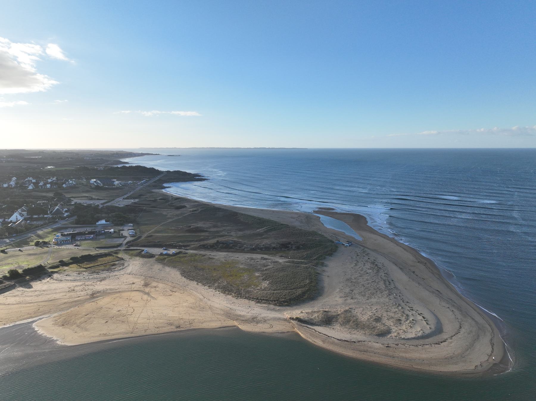 Les dunes et la plage de Guidel-Plages vues en drone Les dunes et la plage de Guidel-Plages vues en drone