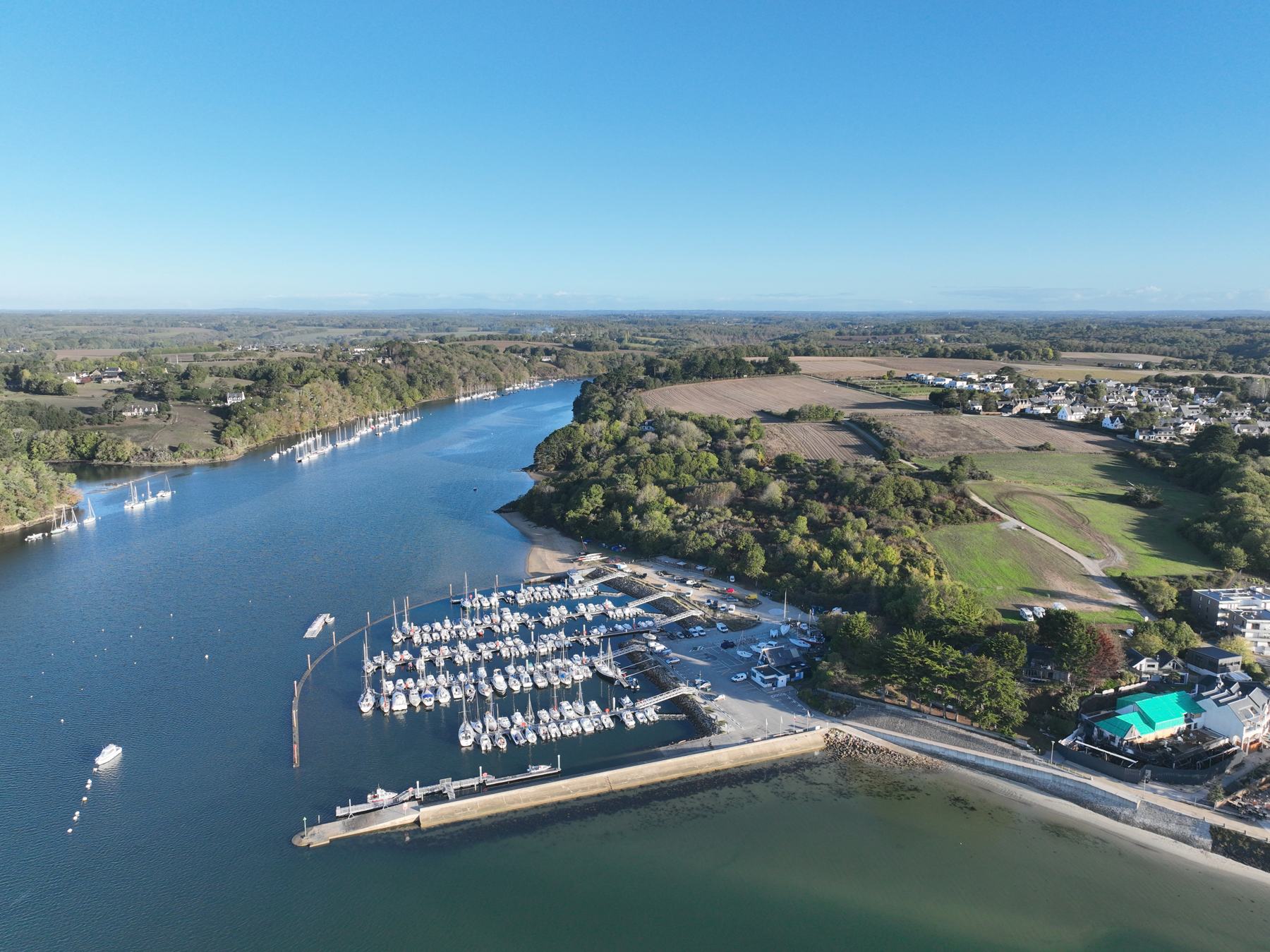 Port de Guidel et la Laïta vus en drone Port de Guidel et la Laïta vus en drone